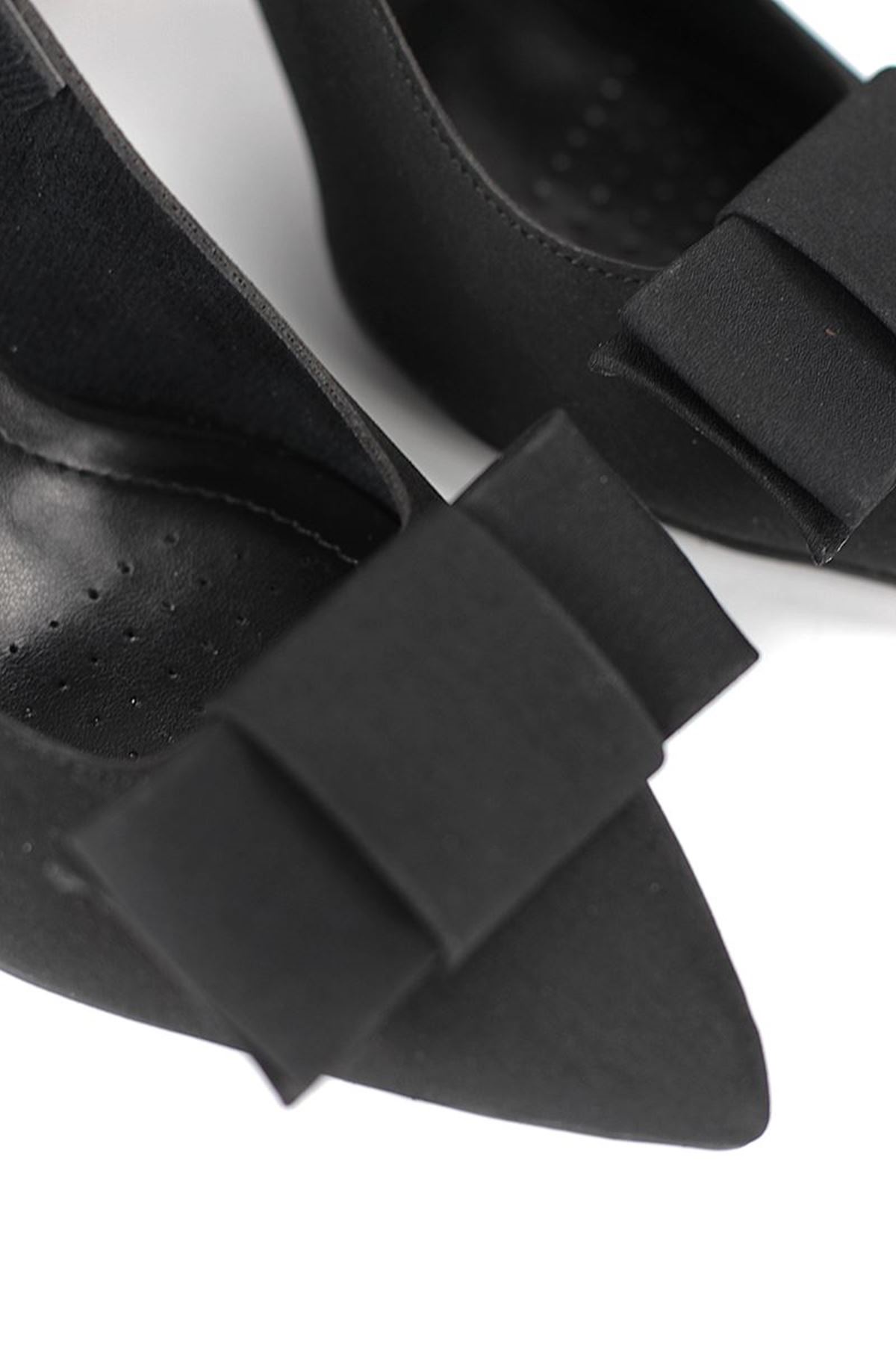 King Crow Nivelle Esnek Yumuşak Kaymaz Taban (8 cm) Siyah Süet  Açık Lastikli Köşe Fiyonk Kadın Topuklu Ayakkabı