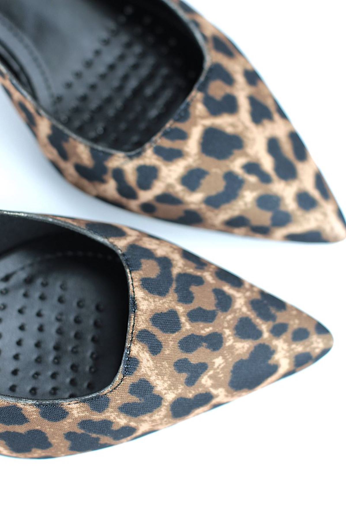 King Crow Magnolia Esnek Yumuşak Kaymaz Taban (4 cm) Leopar Açık Lastikli Kadın Topuklu Ayakkabı