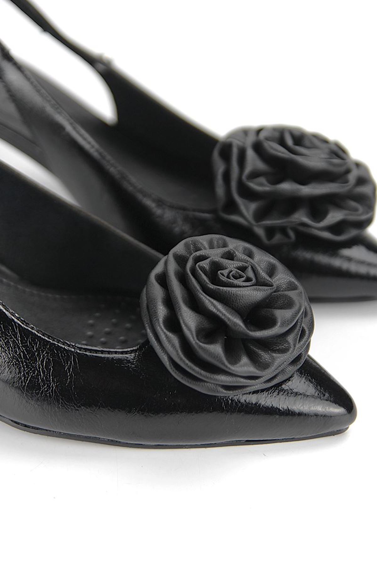 King Crow Rose Fairy Esnek Yumuşak Kaymaz Taban (4 cm) Siyah Rugan El Yapımı Gül Detaylı Açık Lastikli Kadın Topuklu Ayakkabı