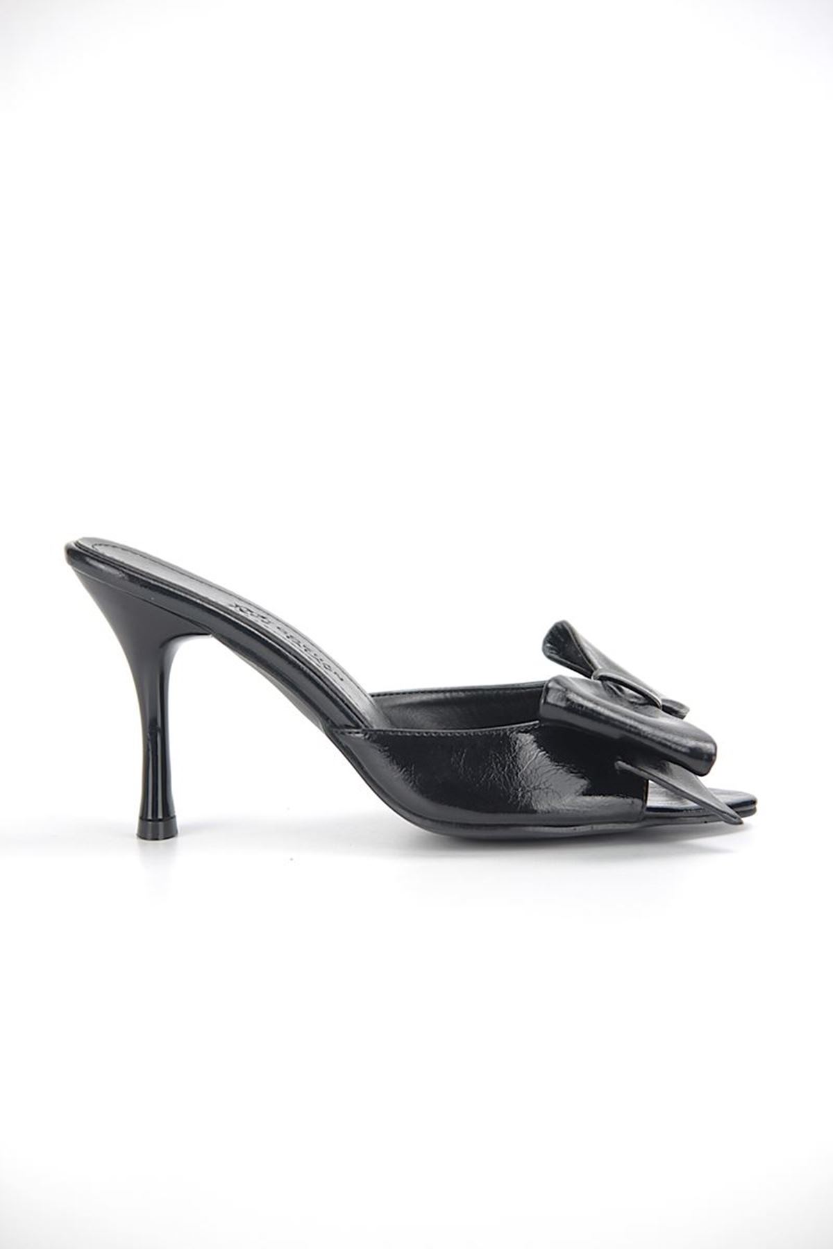 King Crow Ribbon Esnek Yumuşak Kaymaz Taban (8 cm) Siyah Rugan Fiyonk Detaylı Kadın Topuklu Terlik