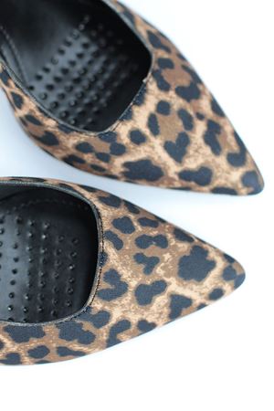 Gökhan Talay Lavender Esnek Yumuşak Kaymaz Taban (6-8 cm) Leopar Açık Lastikli Kadın Topuklu Ayakkabı
