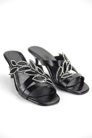 King Crow Daphne Esnek Yumuşak Kaymaz Taban (4 cm) Siyah Rugan Taşlı Yaprak Detaylı Kadın Topuklu Terlik