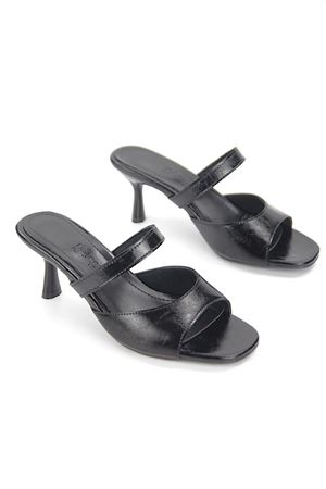 King Crow Avelin Esnek Yumuşak Kaymaz Taban (4 cm) Siyah Rugan Tek Bant Topuklu Terlik
