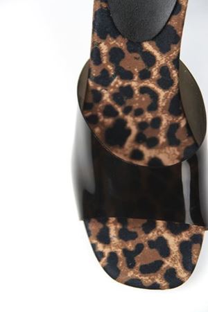 Gökhan Talay Hannah Kadın Leopar Desen Tabanlı Siyah Şeffaf Şeritli Orta Topuklu (8 CM) Topuklu Terlik