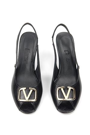 King Crow Ravisa Peep Toe Fındık Burun (4/6 cm) Altın V Toka Siyah Rugan Kadın Topuklu Ayakkabı