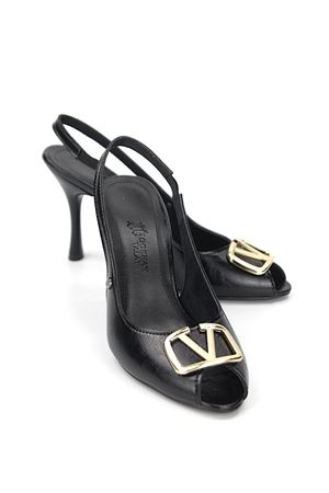 King Crow Valeria Peep Toe Fındık Burun (8 cm) Altın V Toka Siyah Rugan Kadın Topuklu Ayakkabı